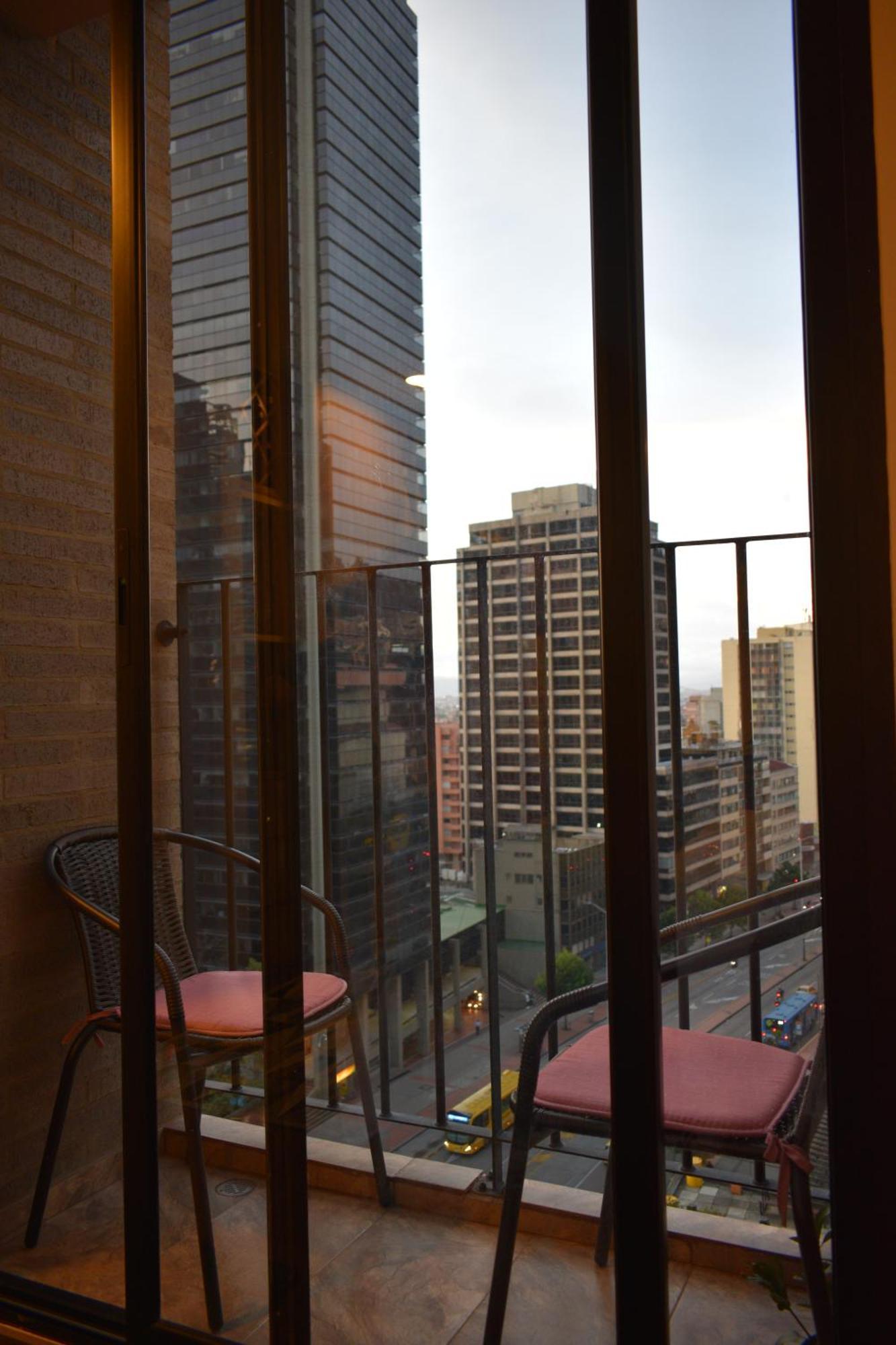 Toscano S Aparta Estudio Hospedaje Amoblado Torre 2 Equilibrium Bogotá Exteriör bild